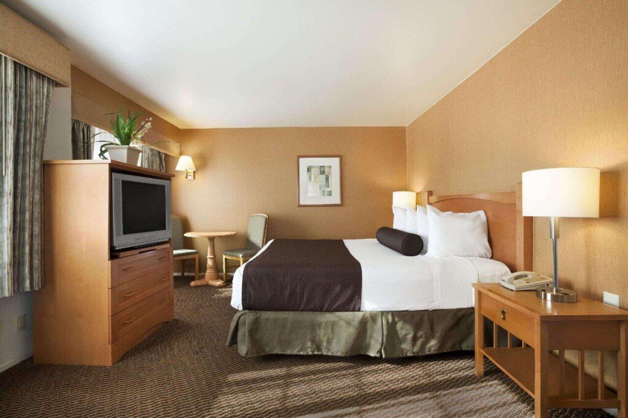Ramada By Wyndham Costa Mesa/Newport Beach Exterior foto
