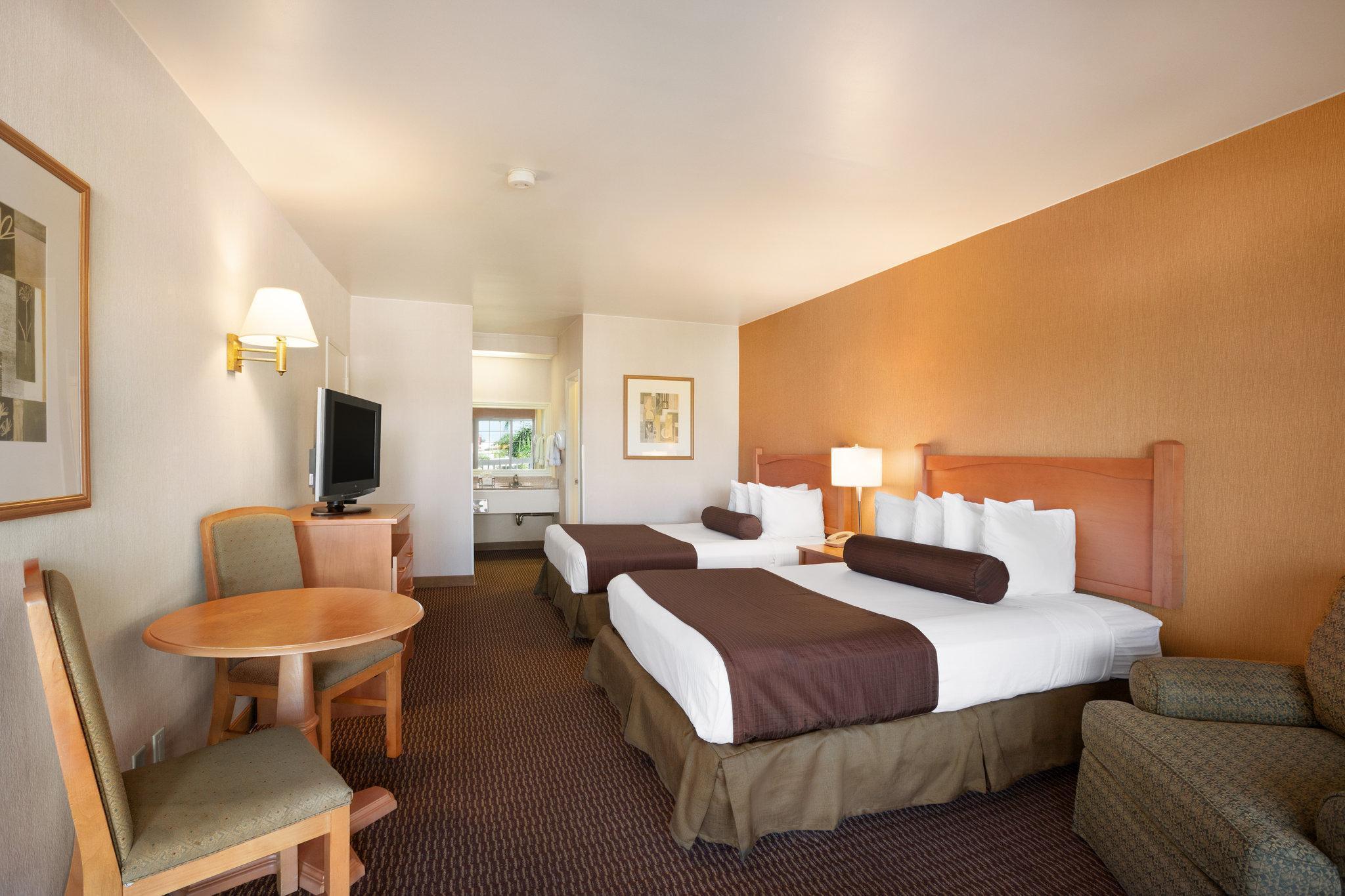 Ramada By Wyndham Costa Mesa/Newport Beach Exterior foto