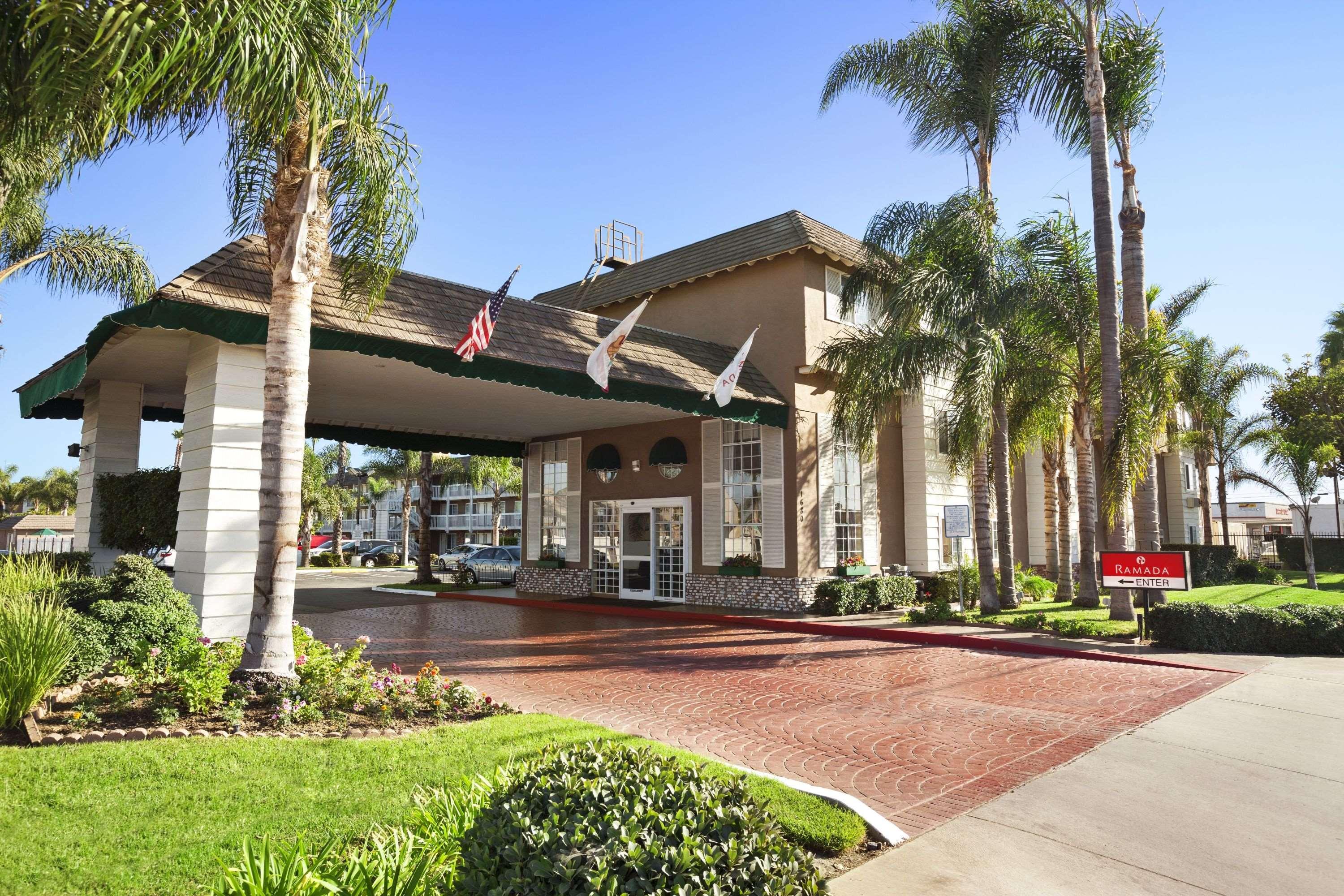 Ramada By Wyndham Costa Mesa/Newport Beach Exterior foto