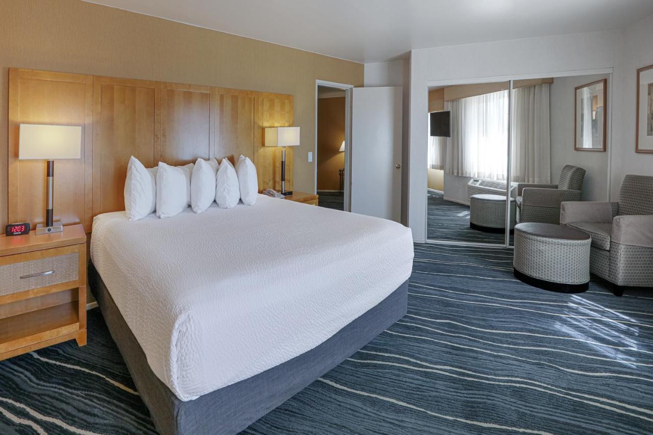 Ramada By Wyndham Costa Mesa/Newport Beach Exterior foto