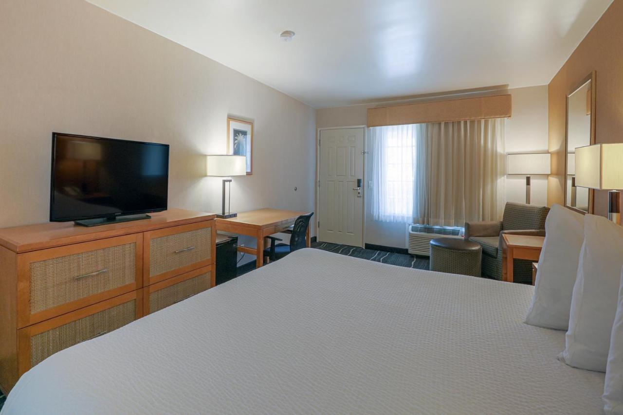 Ramada By Wyndham Costa Mesa/Newport Beach Exterior foto