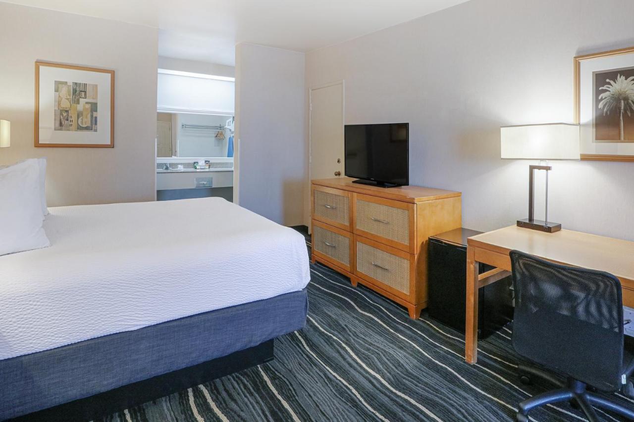 Ramada By Wyndham Costa Mesa/Newport Beach Exterior foto