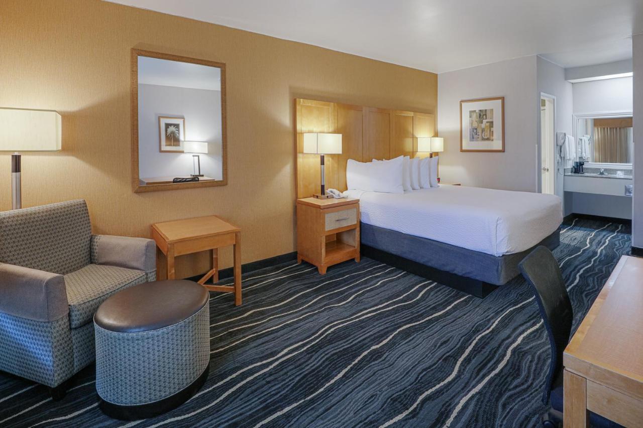 Ramada By Wyndham Costa Mesa/Newport Beach Exterior foto