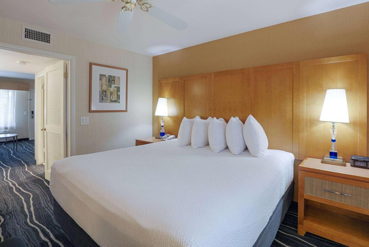 Ramada By Wyndham Costa Mesa/Newport Beach Exterior foto