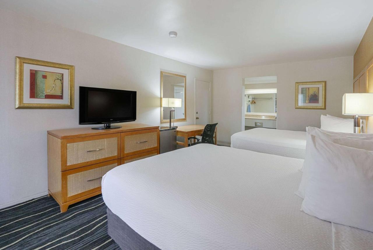 Ramada By Wyndham Costa Mesa/Newport Beach Exterior foto