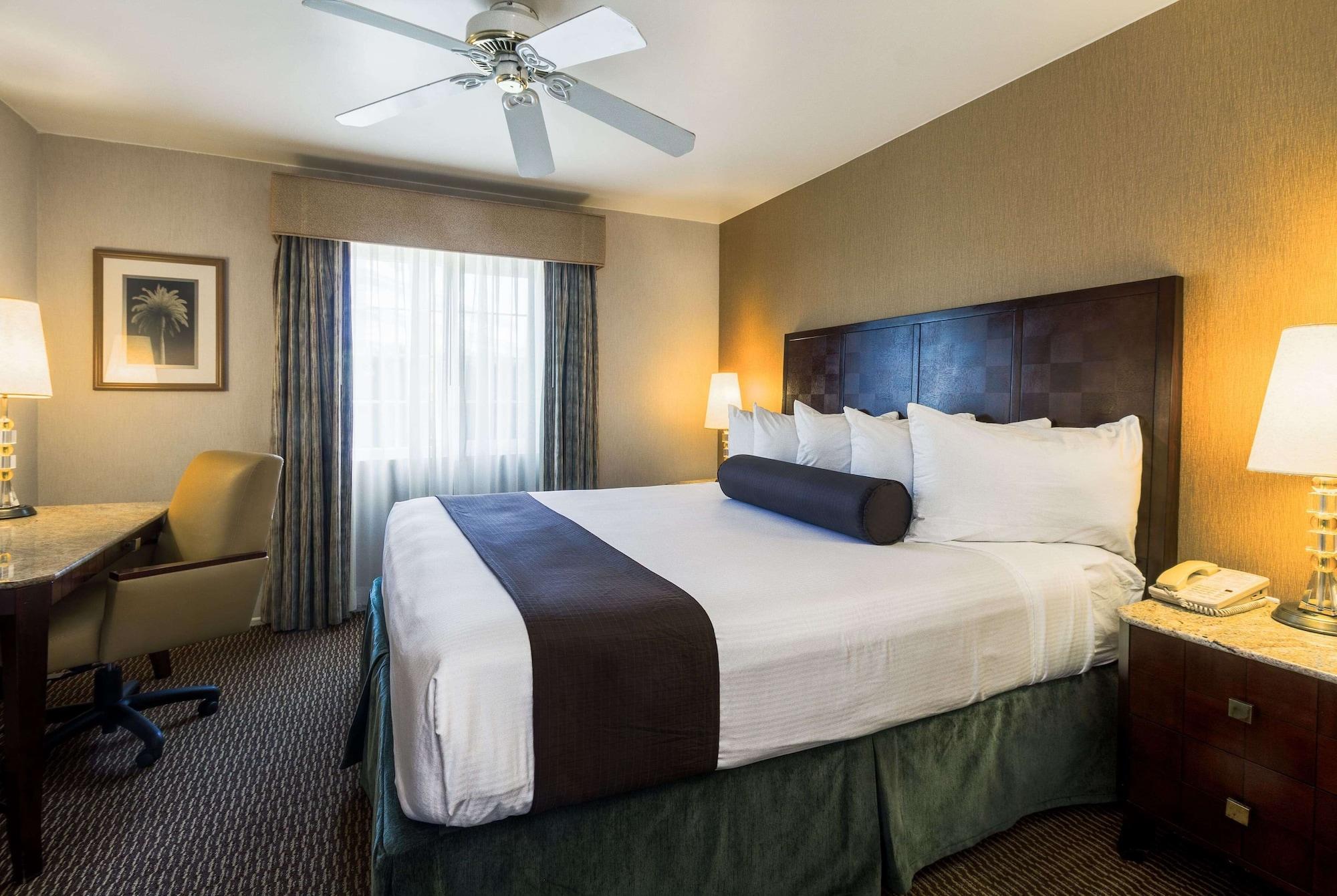 Ramada By Wyndham Costa Mesa/Newport Beach Exterior foto