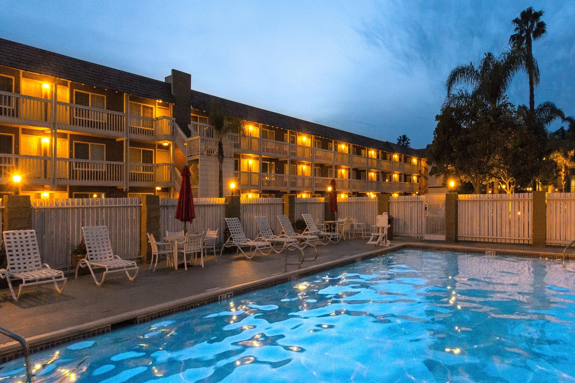 Ramada By Wyndham Costa Mesa/Newport Beach Exterior foto