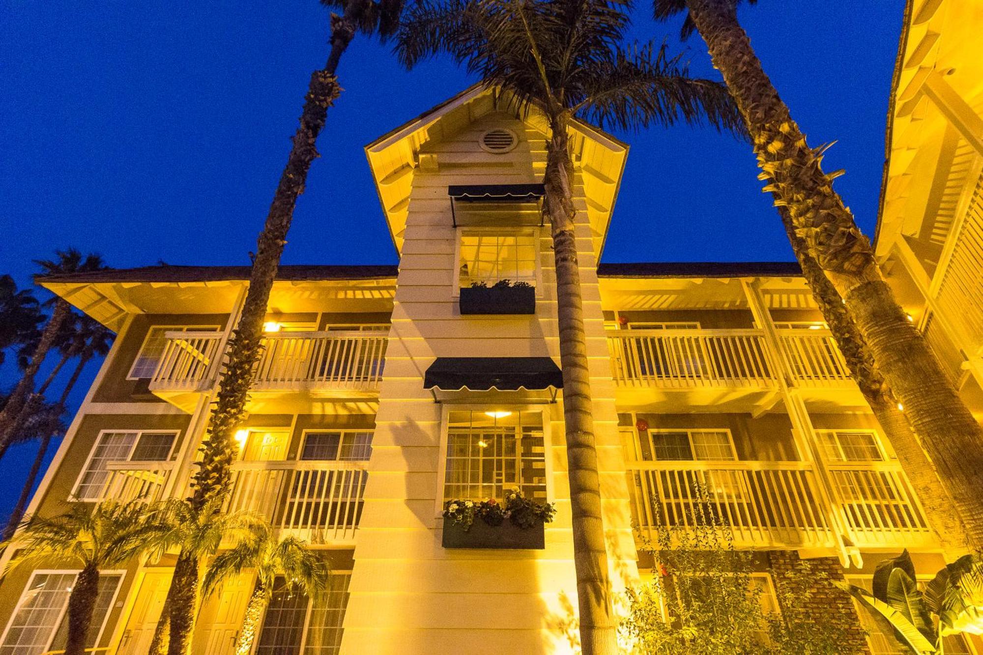 Ramada By Wyndham Costa Mesa/Newport Beach Exterior foto