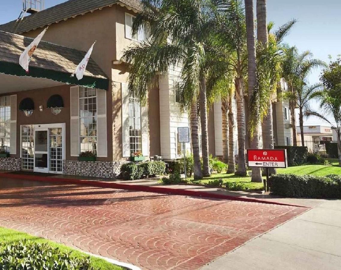 Ramada By Wyndham Costa Mesa/Newport Beach Exterior foto